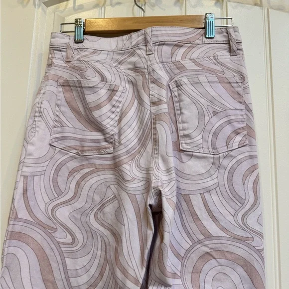 Aritzia Wilfred High Waisted Vera Twill Pant in Pink Soft Swirls. Size 6 - Picture 5 of 7
